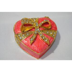 Taylor Avedon Pink Heart Box with Bow